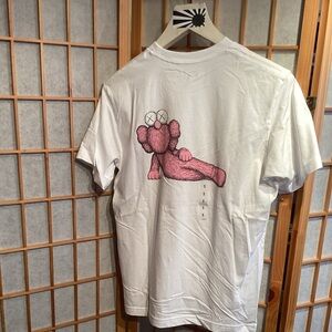KAWS x Uniqlo UT Short Sleeve Graphic T-Shirt FW23 Men's Size Small
